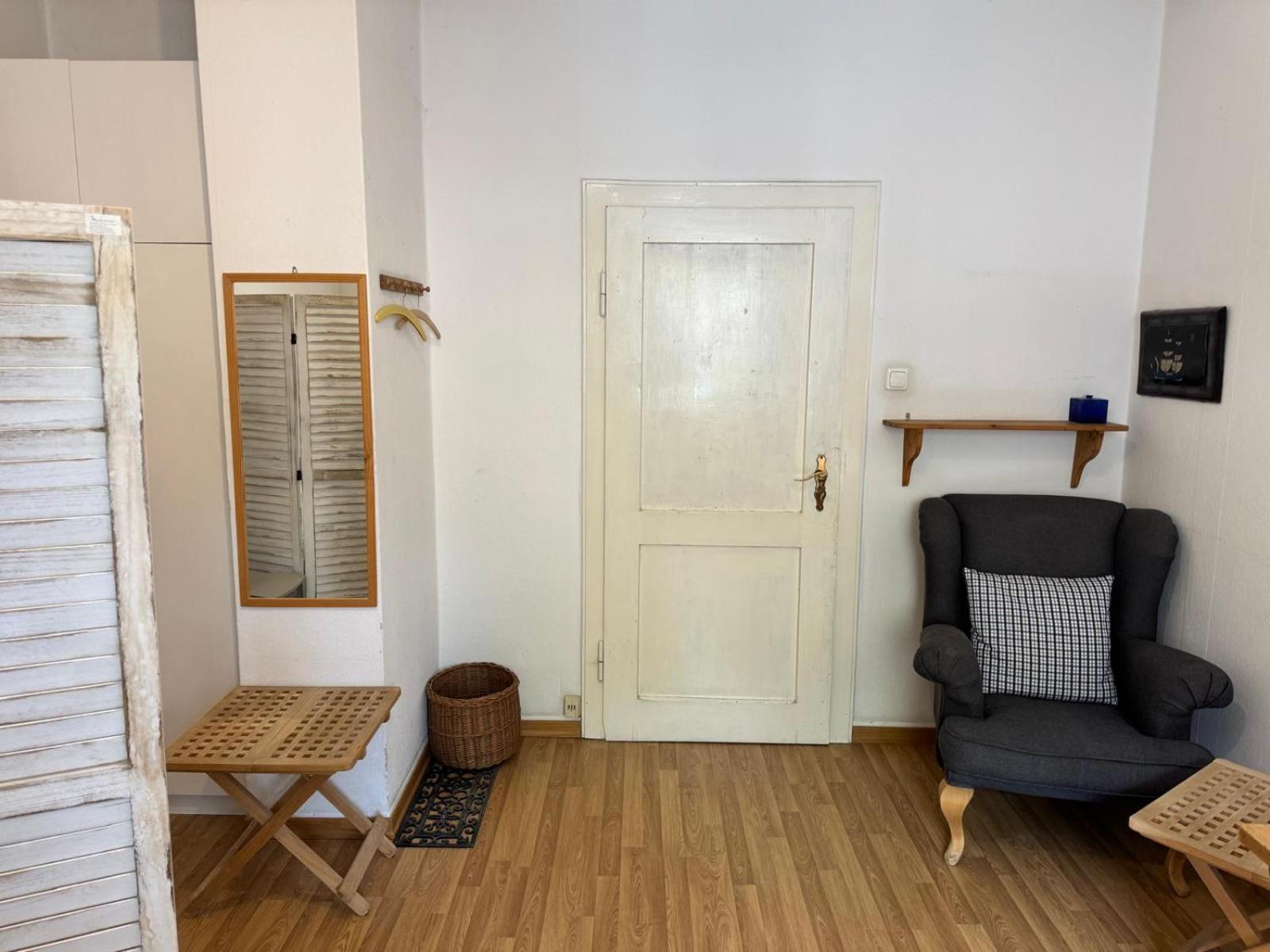 Gemütliches Komfortables Für 1 Bzw. 2 Personen Im Zentrum